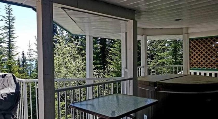 Green Vacation Mountain Chalet
