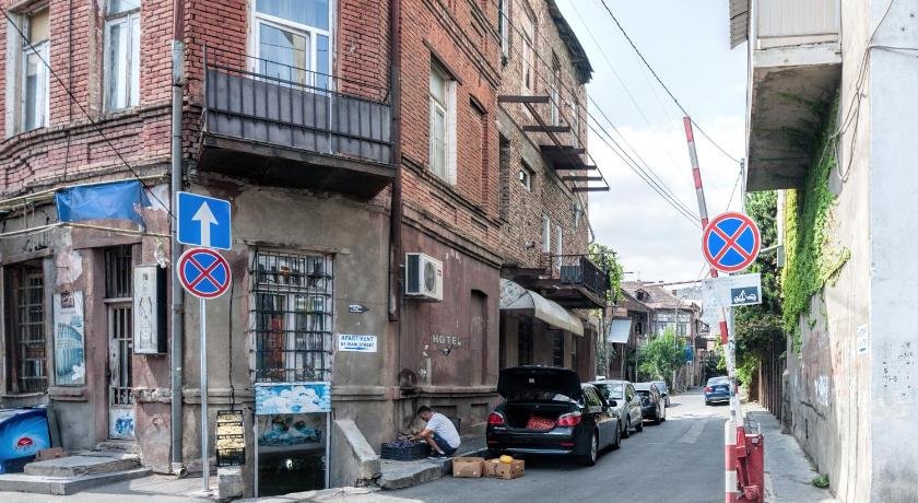 White Apartment Old Tbilisi