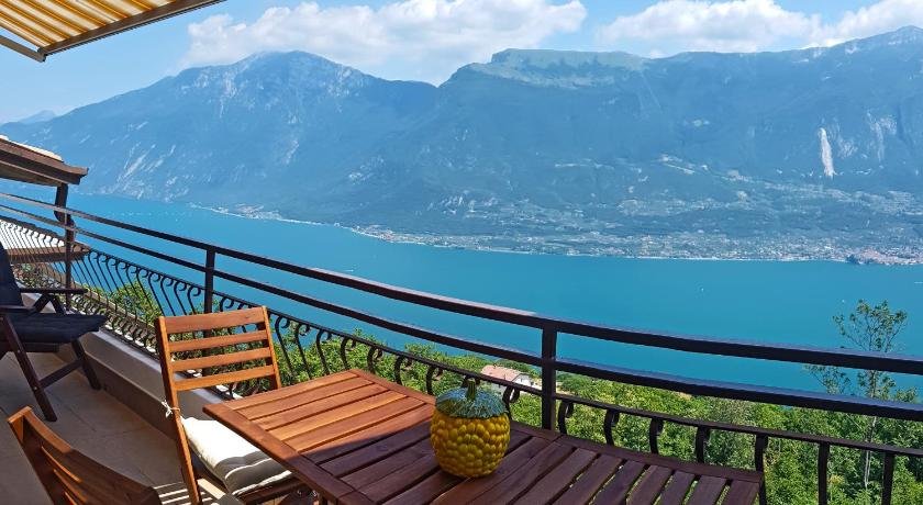 Casa Nonno Sergio lake view by Gardadomusmea