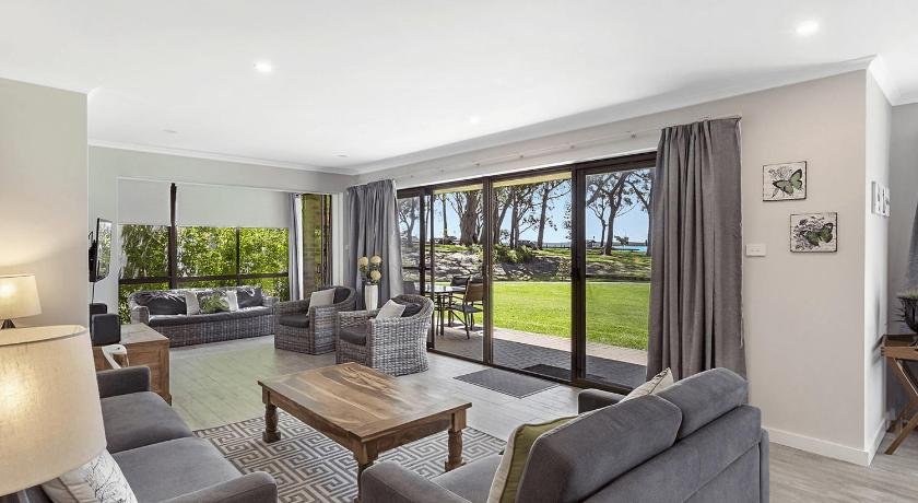 Photo: 19 'Bay Parklands' 2 Gowrie Avenue - ground floor renovated unit with water views & WIFI