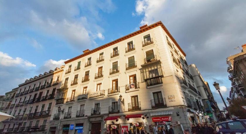1851 Exceptional 19th Century Studio In Madrid