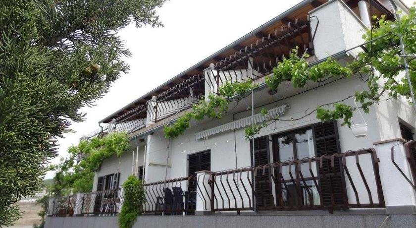 Delfin Apartments Sveti Juraj