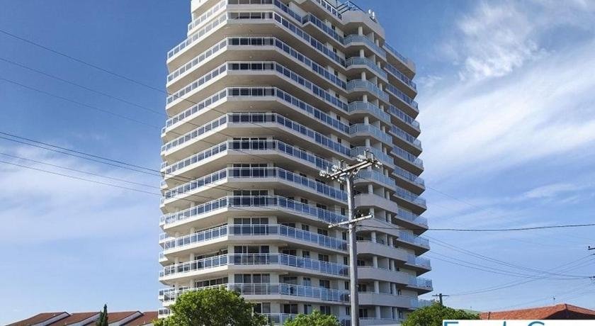 Mariners Highrise Apartment 902