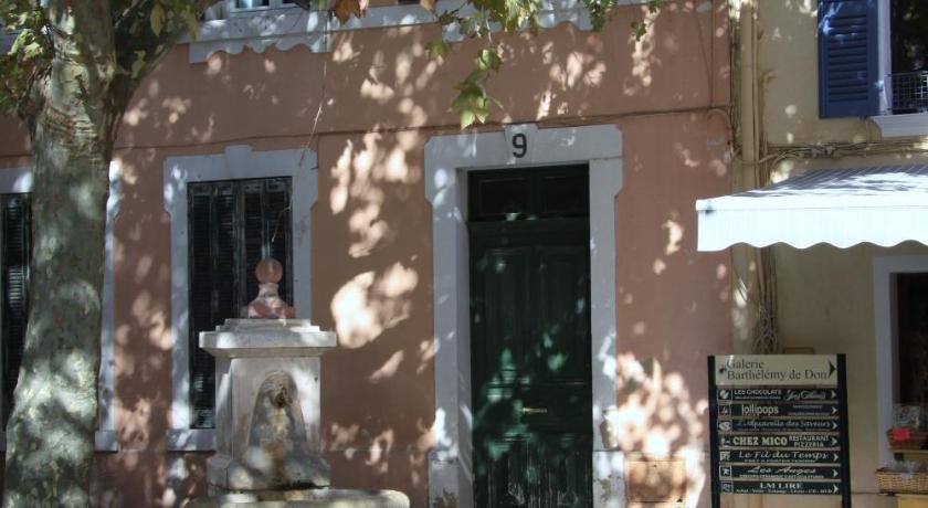 Appartement Avec Patio Et Garage Centre Ville Et Plage