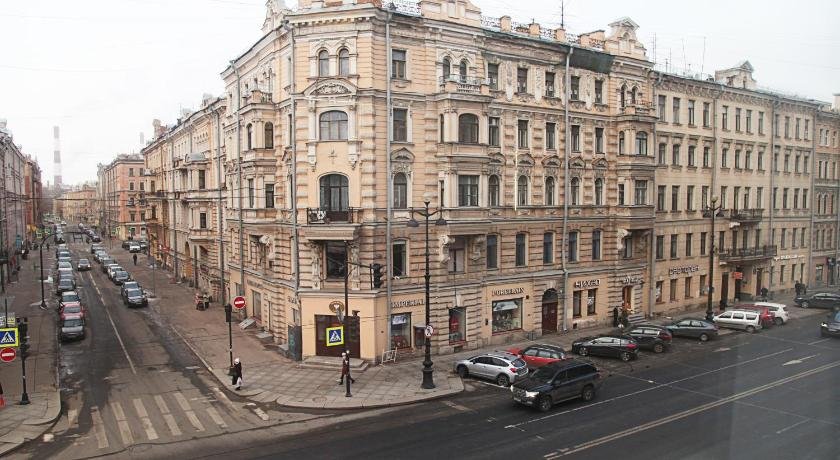Апартаменты с видом на Невский