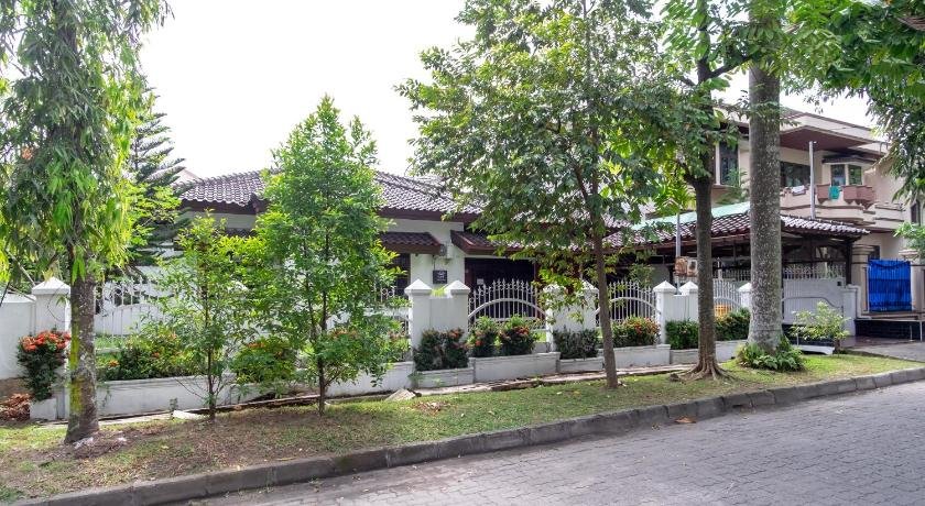 OYO Life 2843 Raz House Syariah
