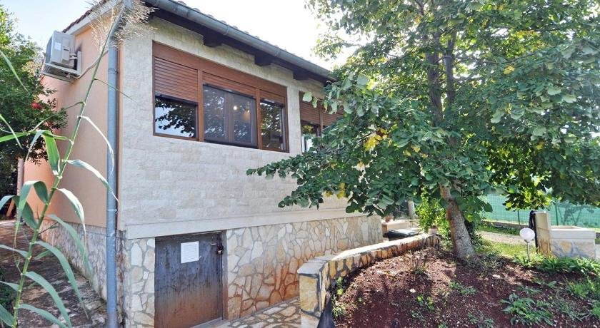 Holiday Home Nena Pula