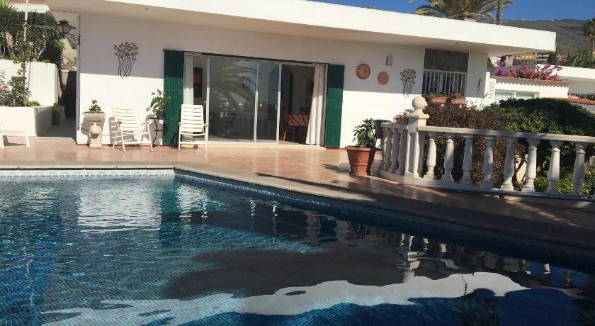 Detached villa private pool only 10 minutes to beaches