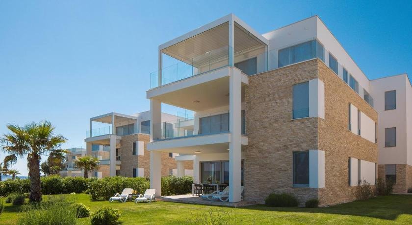 Luxury Design Beach Front Apartment