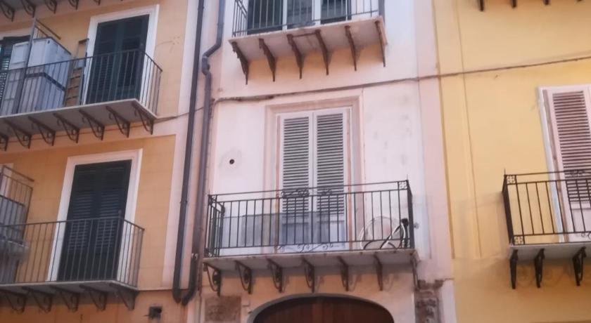 Calanova House