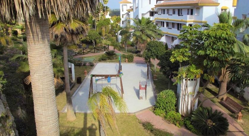 Apartment with 2 bedrooms in Cala de Mijas with shared pool and WiFi 3 km from the beach