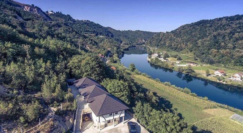6 New River View Apartments