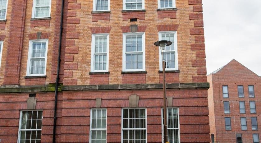 Chester railway station luxury apartment