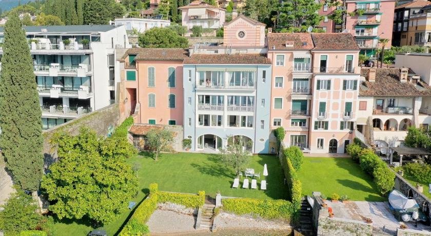 Luxury Lake View Apartments