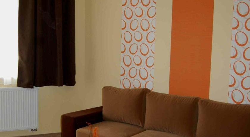 Adam Apartman