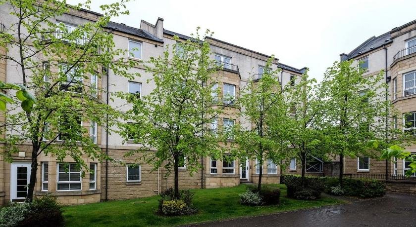 Dicksonfield Apartment