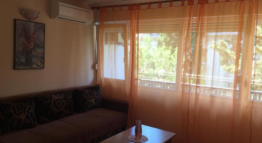 Ante Apartment Split