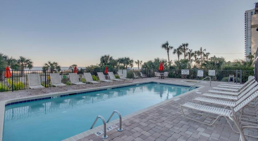 Oceanfront Condo w Balcony King bed Meridian Plaza