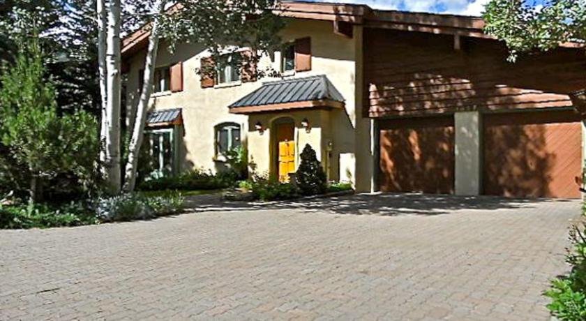 Cascade Village Area 5 bed 4 bath Walk to lift