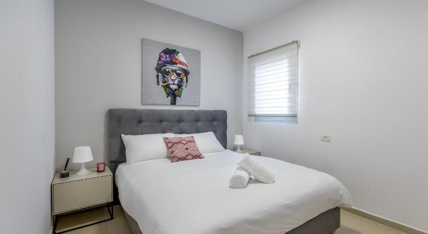 Unique 2BDR with balcony close to Gordon Beach