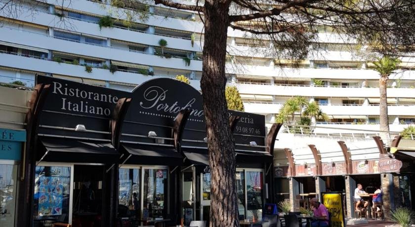 Apartments at Commodoro