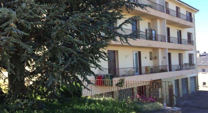 T2 gite de Laurette avec garage et parking prives