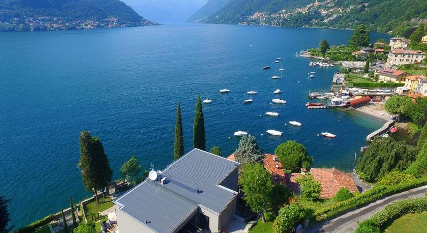 Luxury villa on the first line of Lake Como