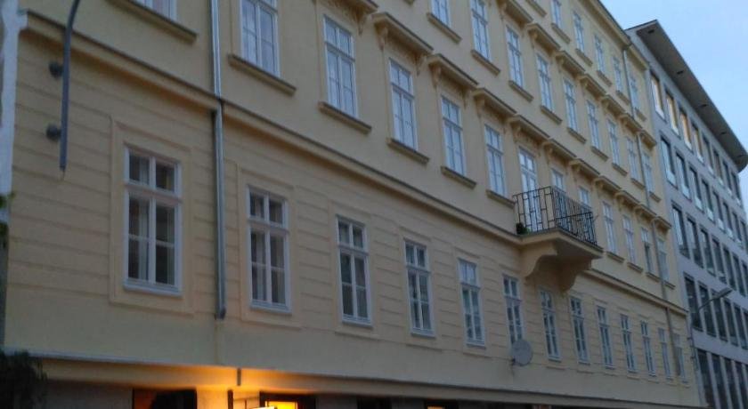 Luxury Apartment Novobranska
