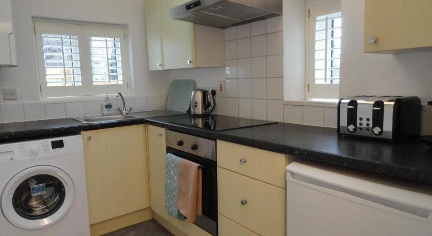 Homely and well appointed Priory Apartment by Cliftonvalley Apartments