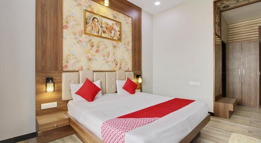 OYO 70836 Hotel Golden Palace