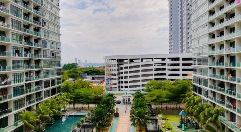 Lake View Mount Austin-IKEA AEON Toopen-5mins