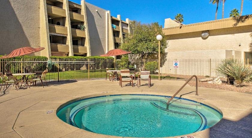 Family Condo with Pool Less Than 1Mi to Old Town Scottsdale