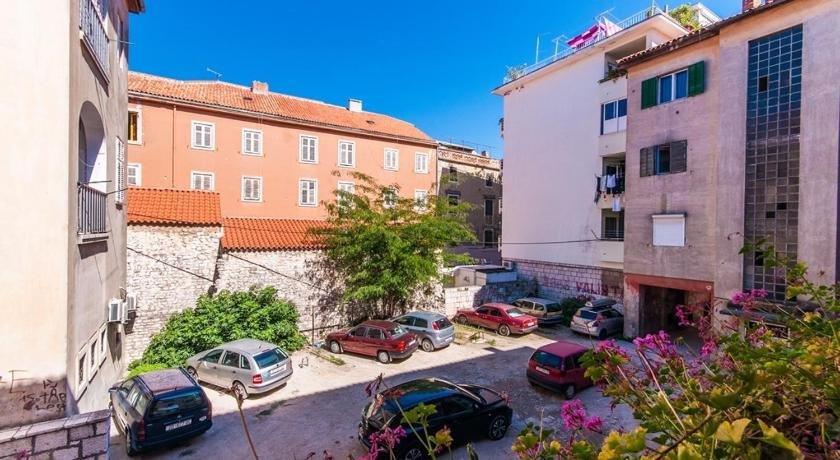 Fifi apartment w parking in old town