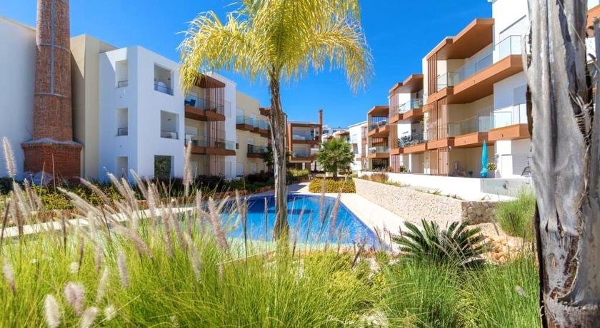 Apartment with 2 bedrooms in Portimao with shared pool terrace and WiFi 5 km from the beach