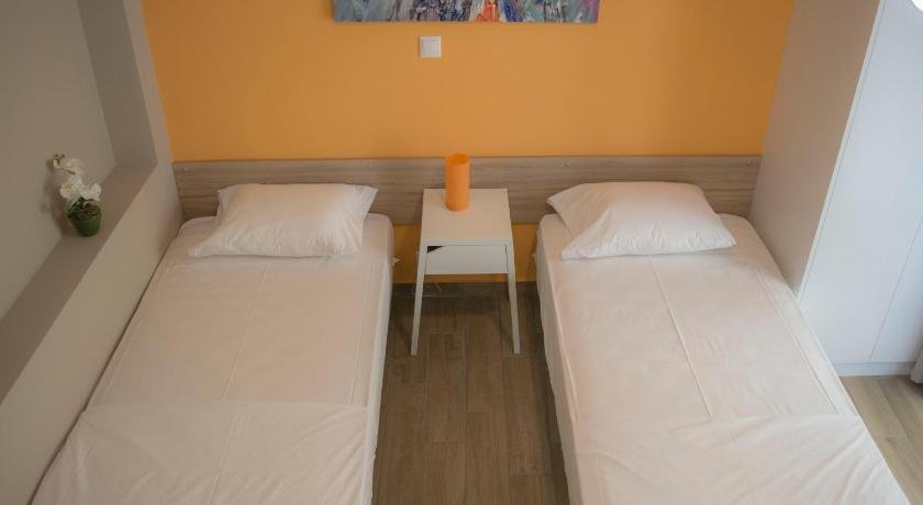 Chic and Minimal apartment close to Thissio Metro