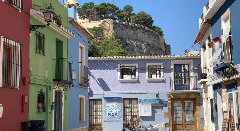LA SIRENA - Both city and beach of Denia