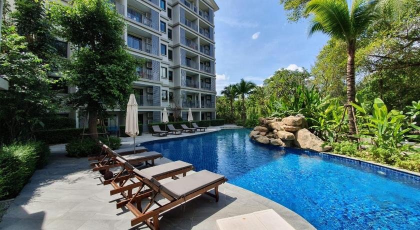 Awesome 1 bed 1 bath Apartment with garden view pool wifi beach