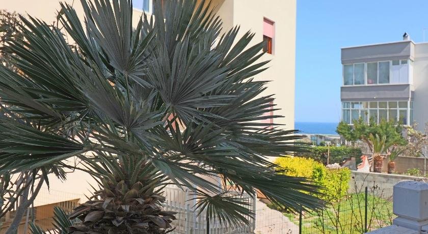 Holiday Apartment With Wi-fi Air Conditioning And Balcony Pets Allowed