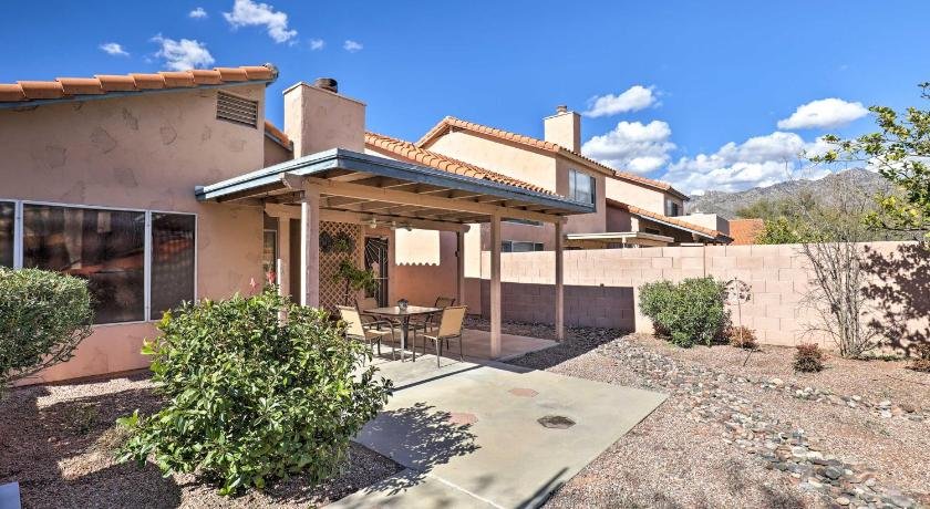 Tucson Area House with Pool Access and Mountain Views