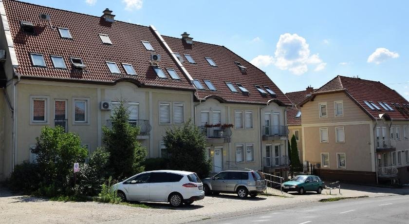Holiday Home & Apartment Eger
