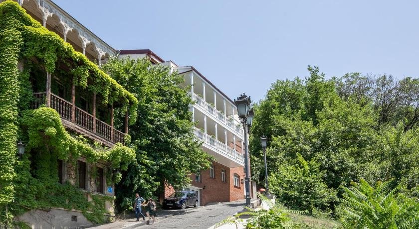 H&B apartments Akhvelediani II