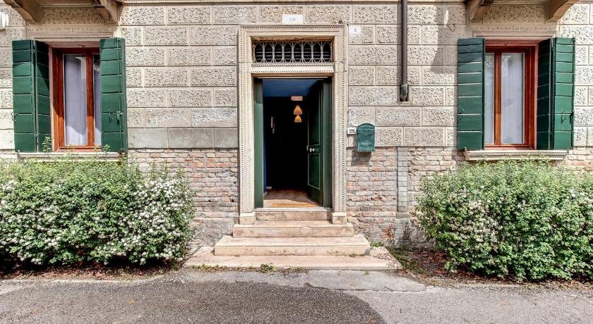 Lido's Garden Apartment