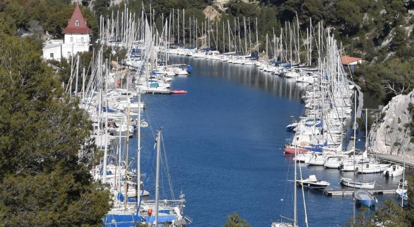 Cassis Lodges