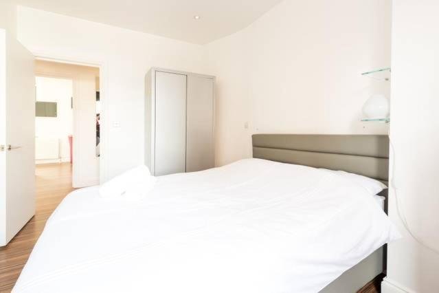 Gorgeous Apartment in Trendy Neighbourhood HM3