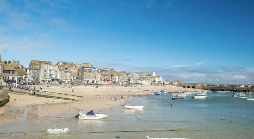 Waves End St Ives Hot tub and Parking