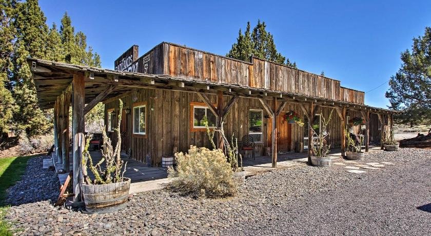 Dog-Friendly Ranch Cottage with Trails 13 Mi to Bend