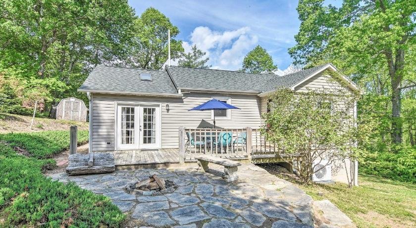 Arden Cottage with Fire Pit - 11 Mi to Asheville