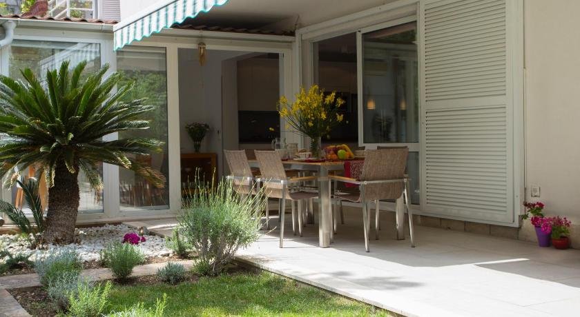 Deluxe apartment Lea with large garden