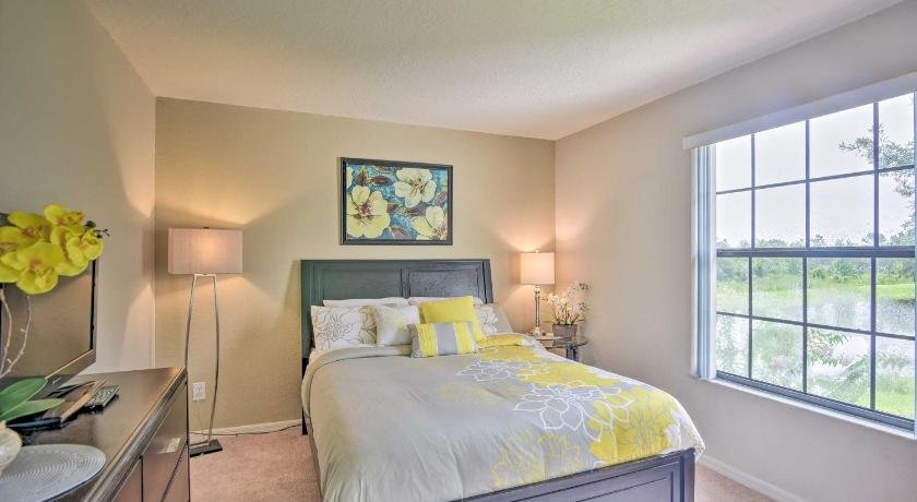 Villa with Game Room and Pool 9 miles to Disney