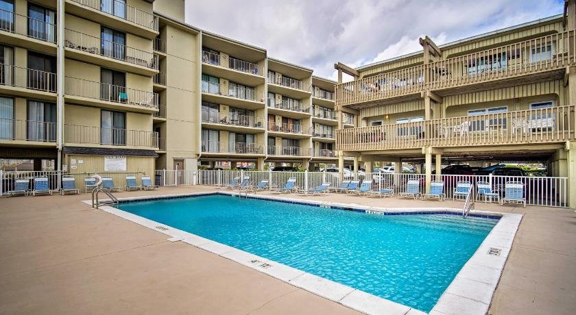 Oceanfront Condo with Pool & Beach Access